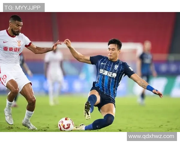 武汉足球队战术变革引发热议球迷与专家共同探讨未来发展方向